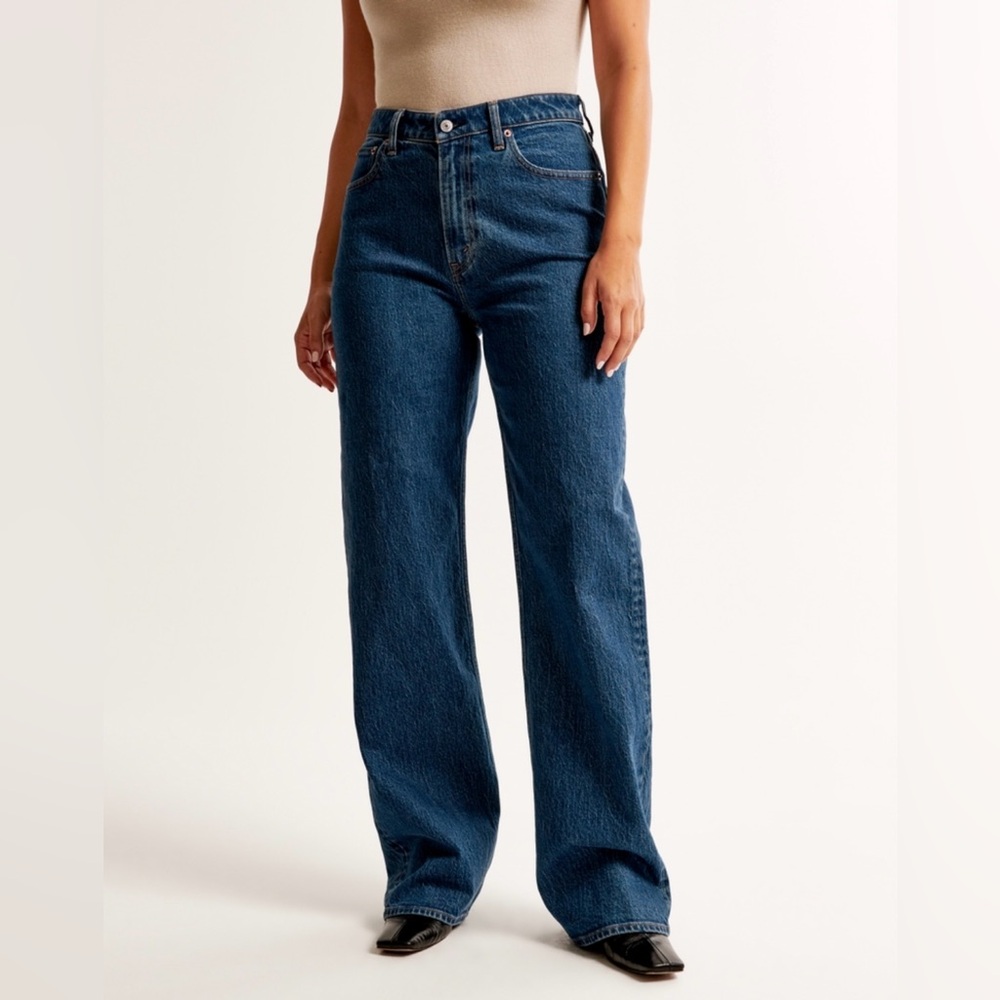 Abercrombie Curve Love - The 90s relaxed Jean high rise